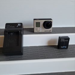 GoPro Hero 3 Plus Silver Edition + Genuine Battery GoPro By Hero + Charger.