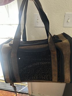 Dog travel carrier