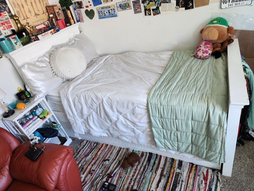 Twin Bed With Trundle