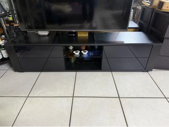 TV Stand with two storages/ Mesa de TV con dos espacios para guardar