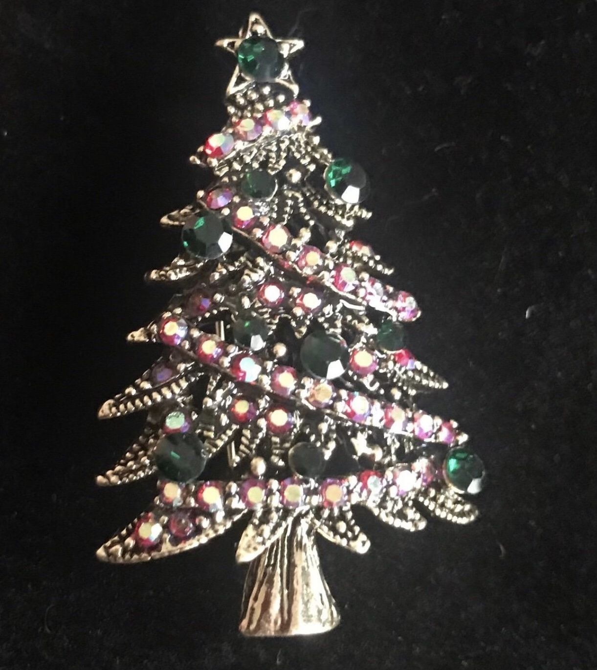 Christmas brooch 