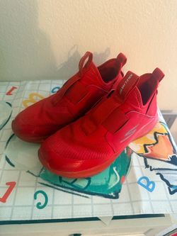 Slip on Sketchers size 6
