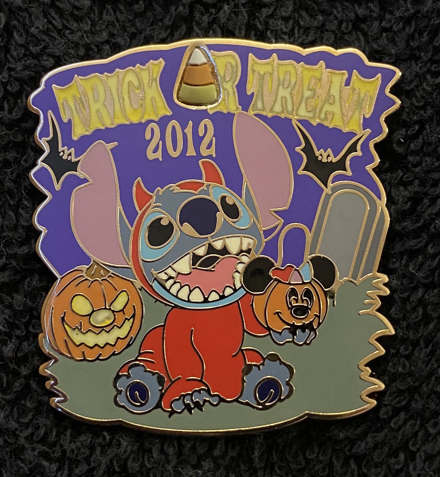 Disney Pin #679, LE 2000, 2014 Trick or Treat, Stitch