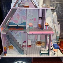 LOL Doll House & Collectables