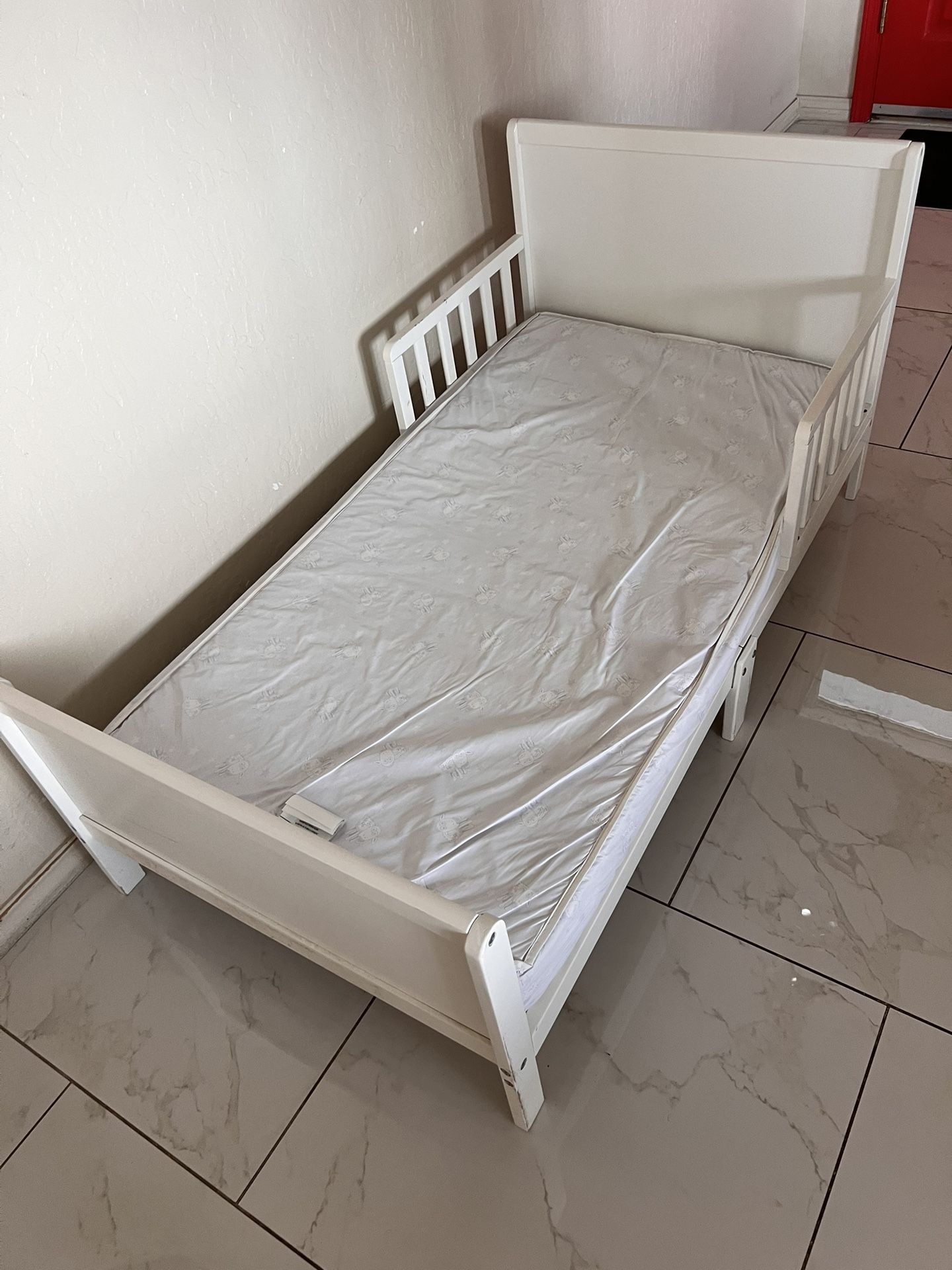 Toddler Bed + Mattress