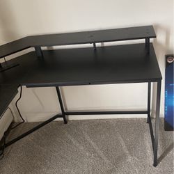 Black Desk 