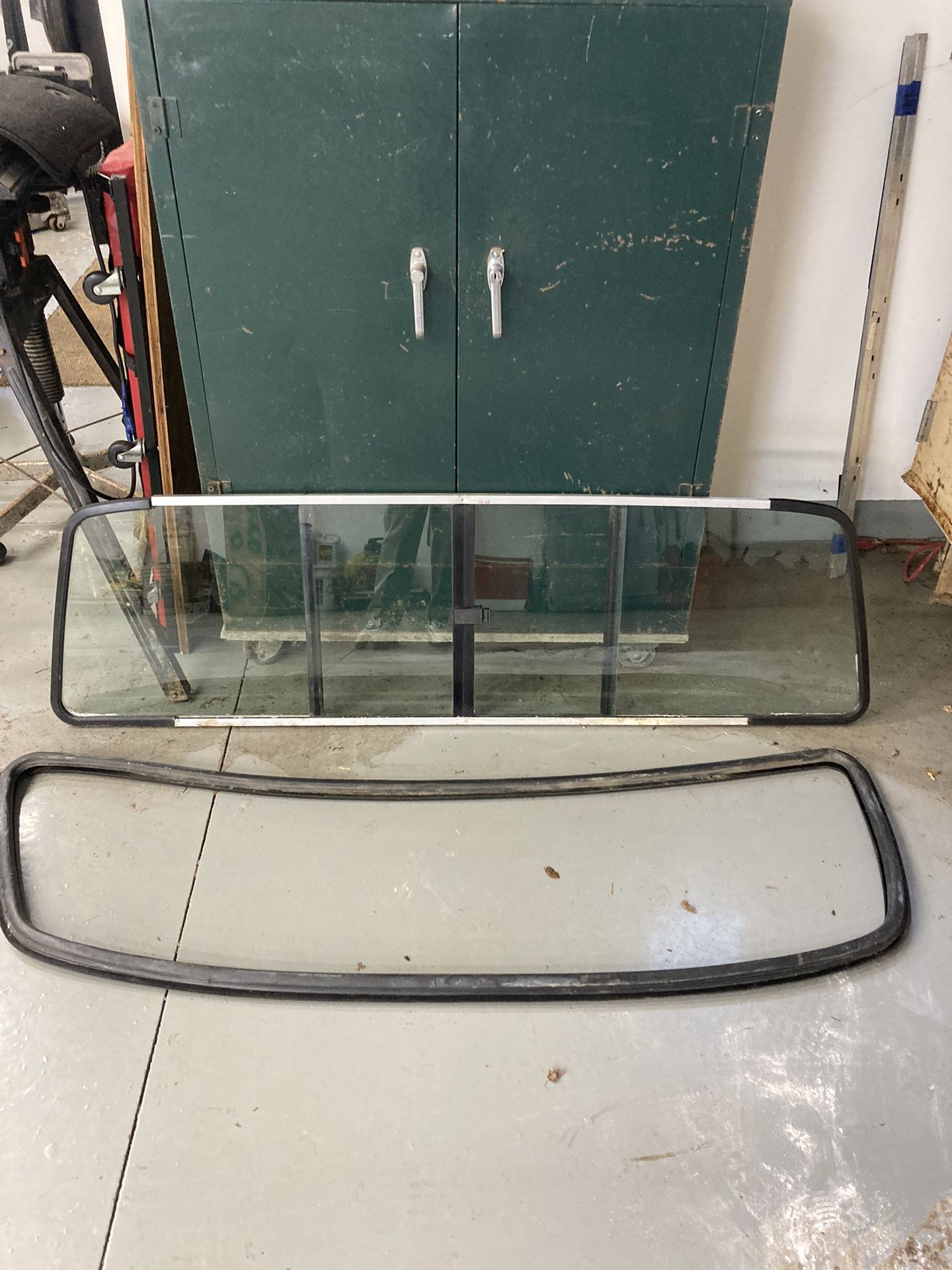 Ford F250 Rear Window And Gasket