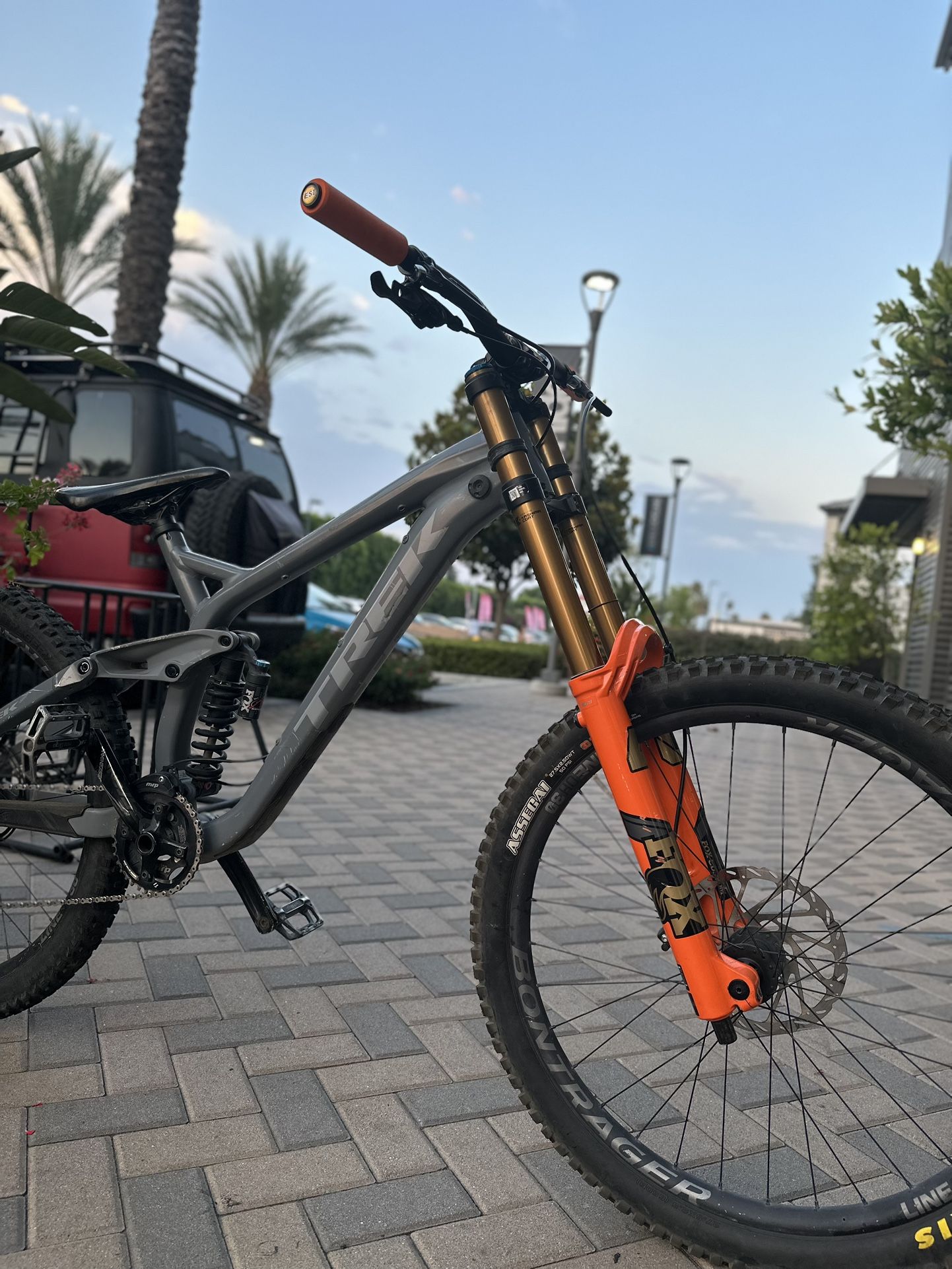 2019 Trek Session 8