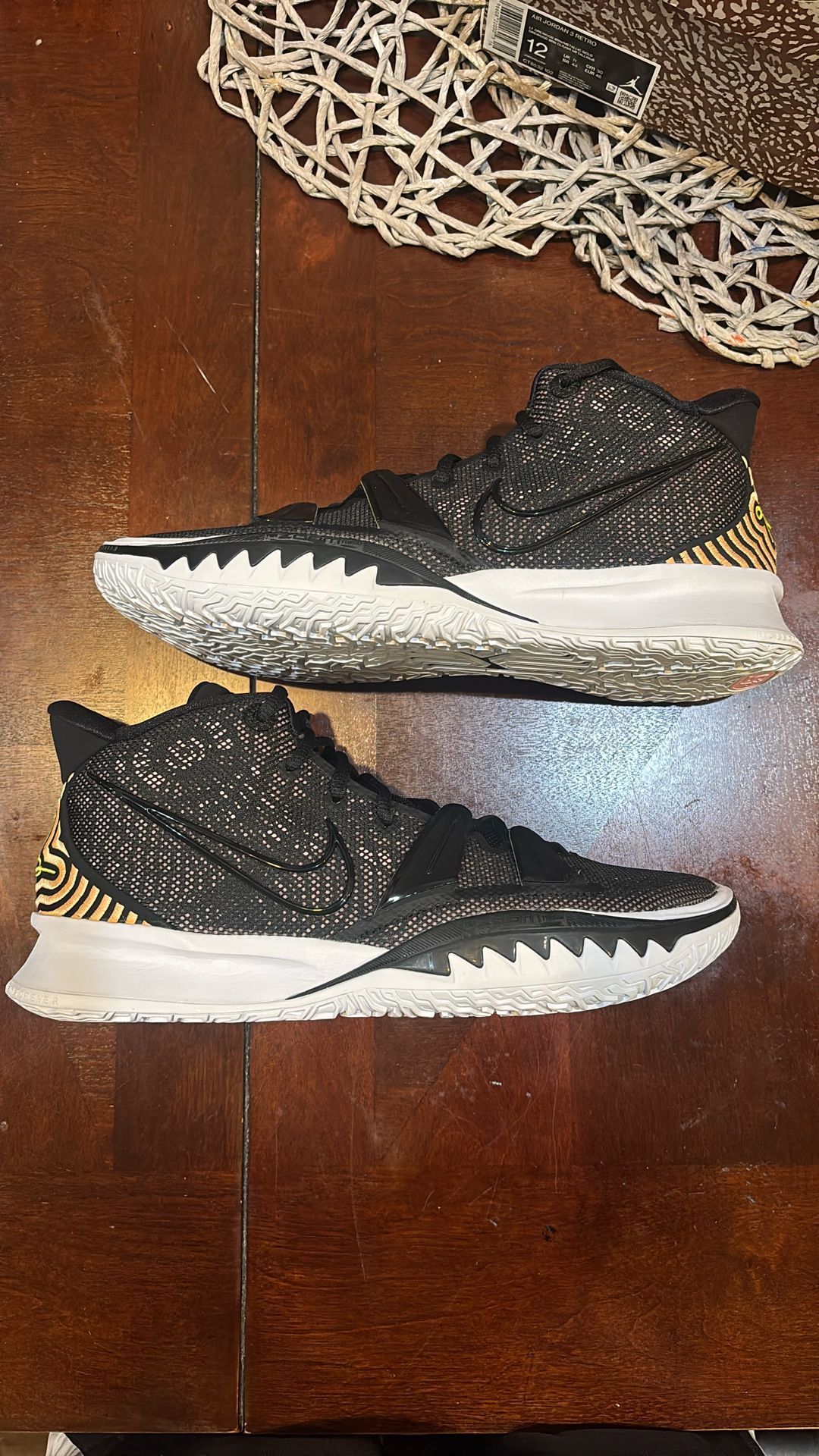Kyrie 7 “Arctic Punch”