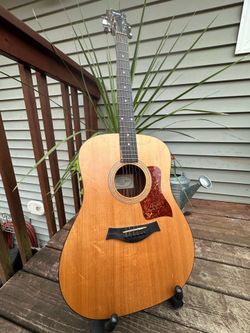 Taylor 110 Acoustic Guitar + Original Taylor Soft Case