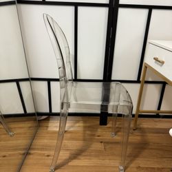 Acrylic Chair 