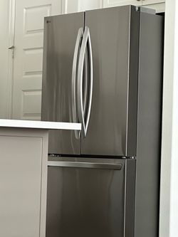LG - 36-in Wide Standard-Depth MAX 31.7 Cu. Ft. French Door Smart Refrigerator with Internal Water Dispenser - Stainless Steel