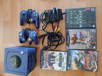 Nintendo GameCube Console + 2 Controller and 4 Games