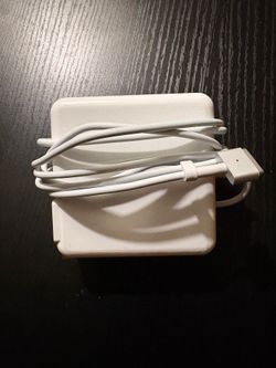 MacBook Power Adapter