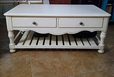 Harverty White Wood Coffee Table with Drawers and 2 end tables