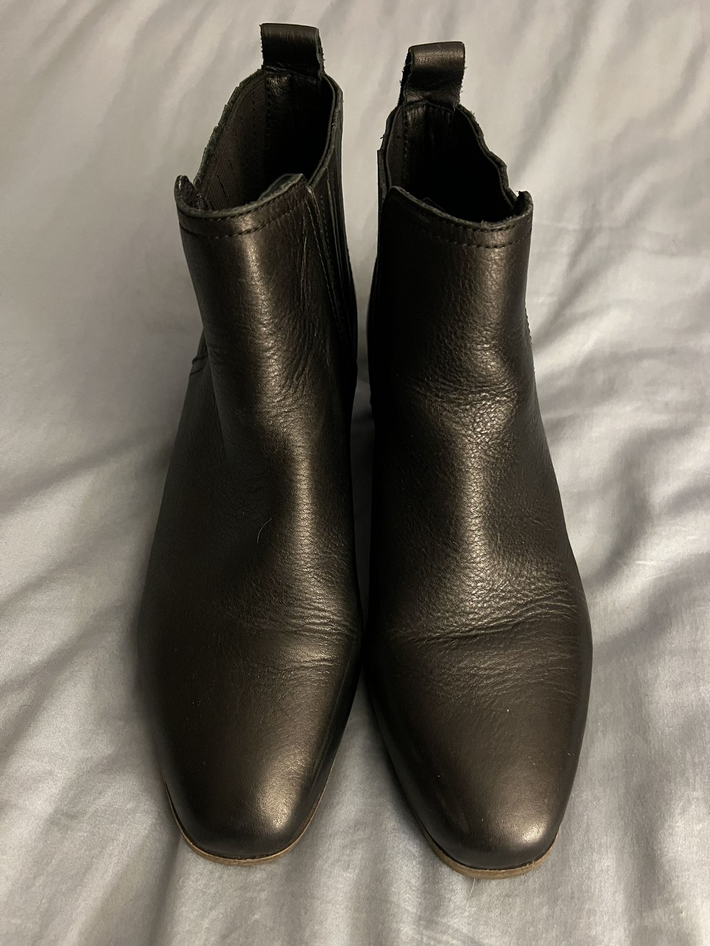 Lucky brand leather Chelsea boots size 8
