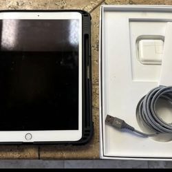 Apple iPad Air 11” 256gb/like new