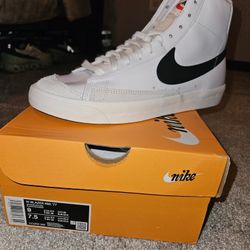 Blazer Mid 77
