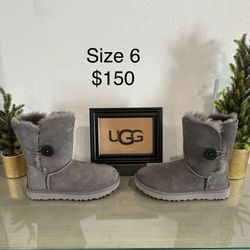 New: UGG Women’s Bailey Button II Size 6