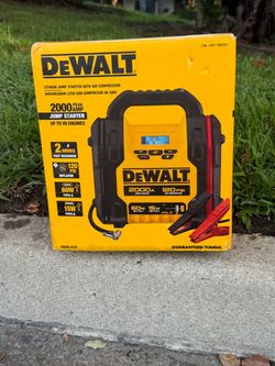DeWalt 2000A Lithium Jump Starter with Air Compressor