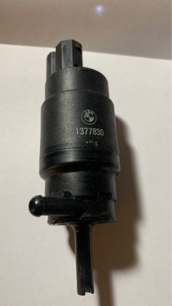 BMW 325I windshield washer pump OEM prt 1377830