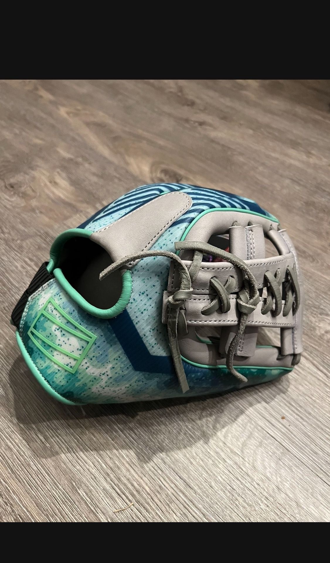 Rawlings Rev1x Baseball Glove