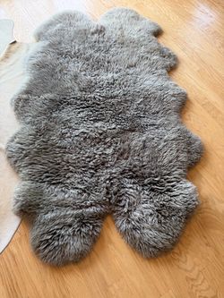 4 piece sheepskin rug $200 size is roughy 4x6’