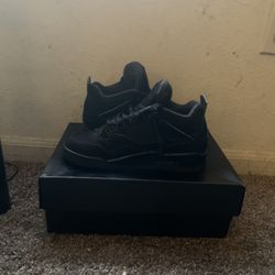 Black jordan retro 4’s