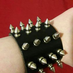 (Like New) Vintage Spiked Buckled Leather Cuff