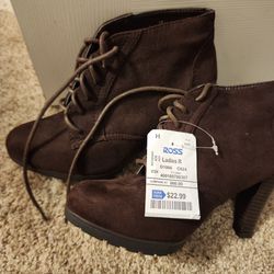 Cute Womens  Brown Boots Size 6