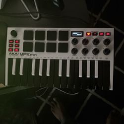 NEW AKAI MPK MINI