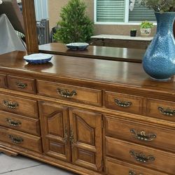Vntg Solid Maple Dresser w Mirror