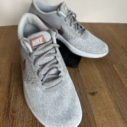 Womens Nike Flex Running Shoes Light Grey And Gold Accents