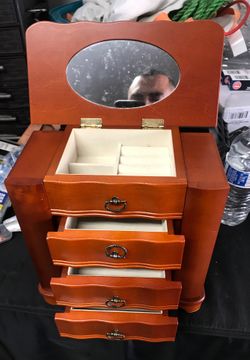 Jewelry box
