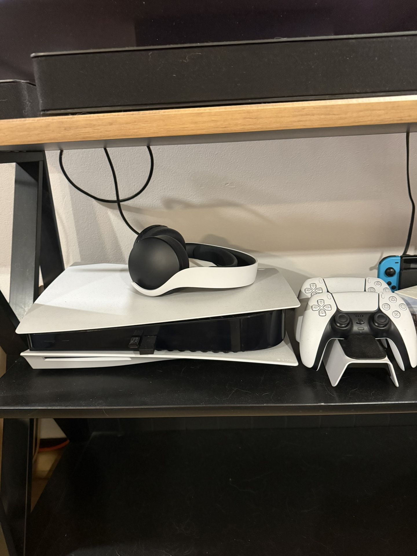 PS5 Disc Edition + 32” 4K Monitor Bundle