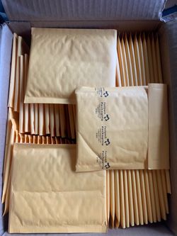 Box of Padded Yellow Envelopes 4.5 x 5 Inch Bubble Mailers