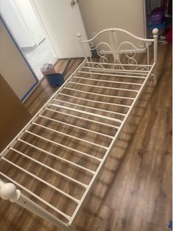 Model bed kids