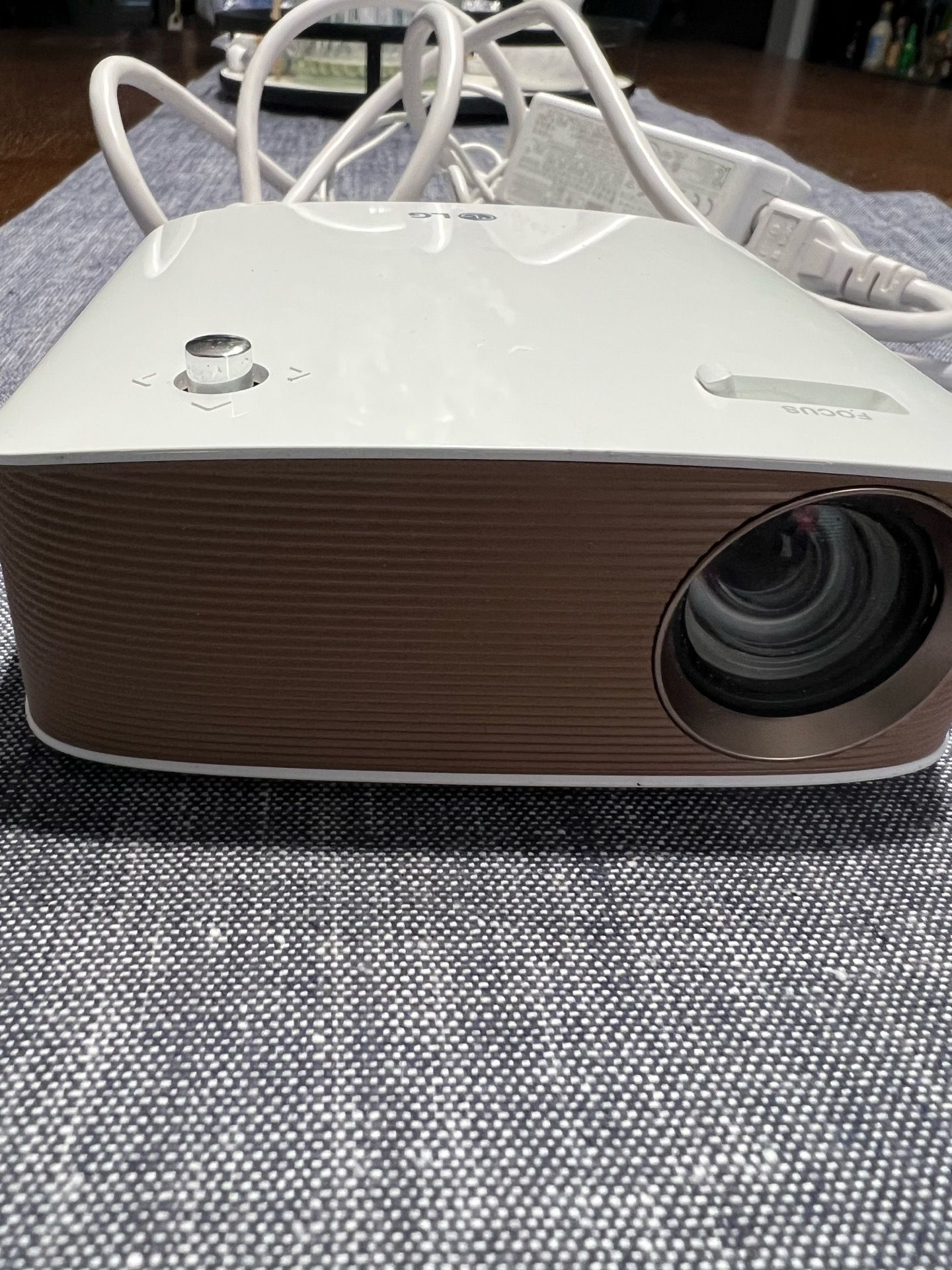 LG mini projector