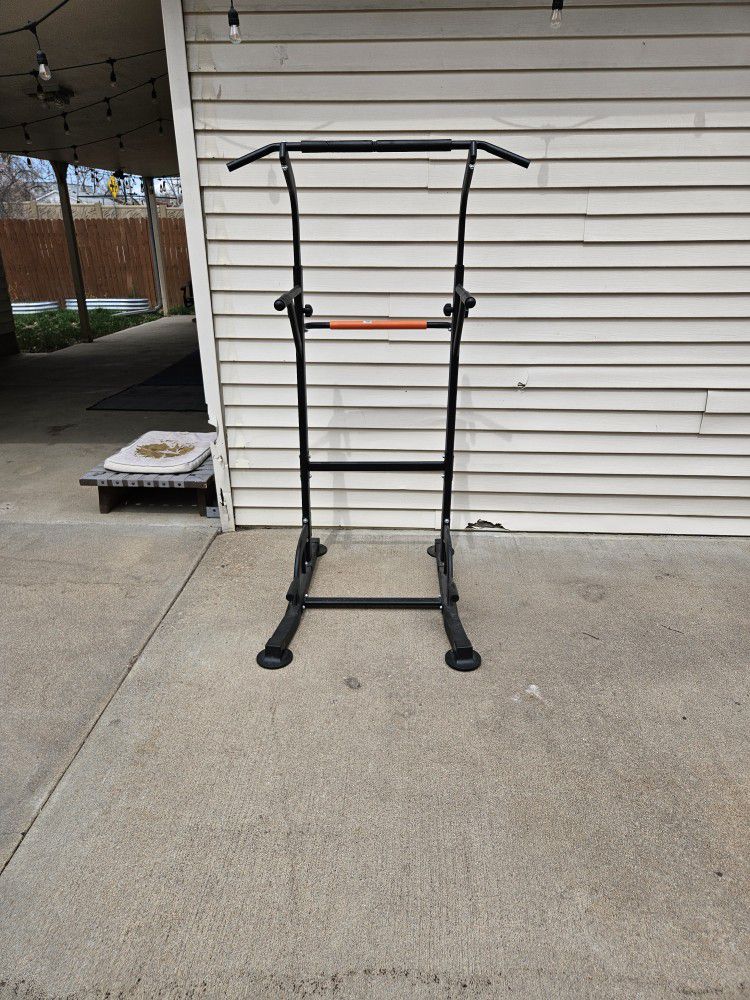 Adjustable Height Pull Up And Dip Station