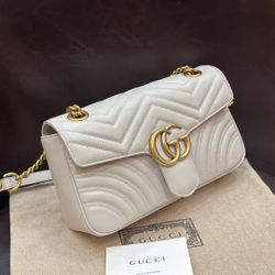 𝐆𝐮𝐜𝐜𝐢 𝐌𝐚𝐫𝐦𝐨𝐧𝐭 Small GG Light Leather Shoulder Bag