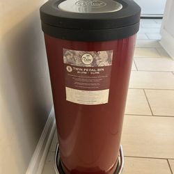 Dual Pedal Trashcan With Recycling Bin
