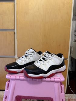 NIKE JORDANS LOW