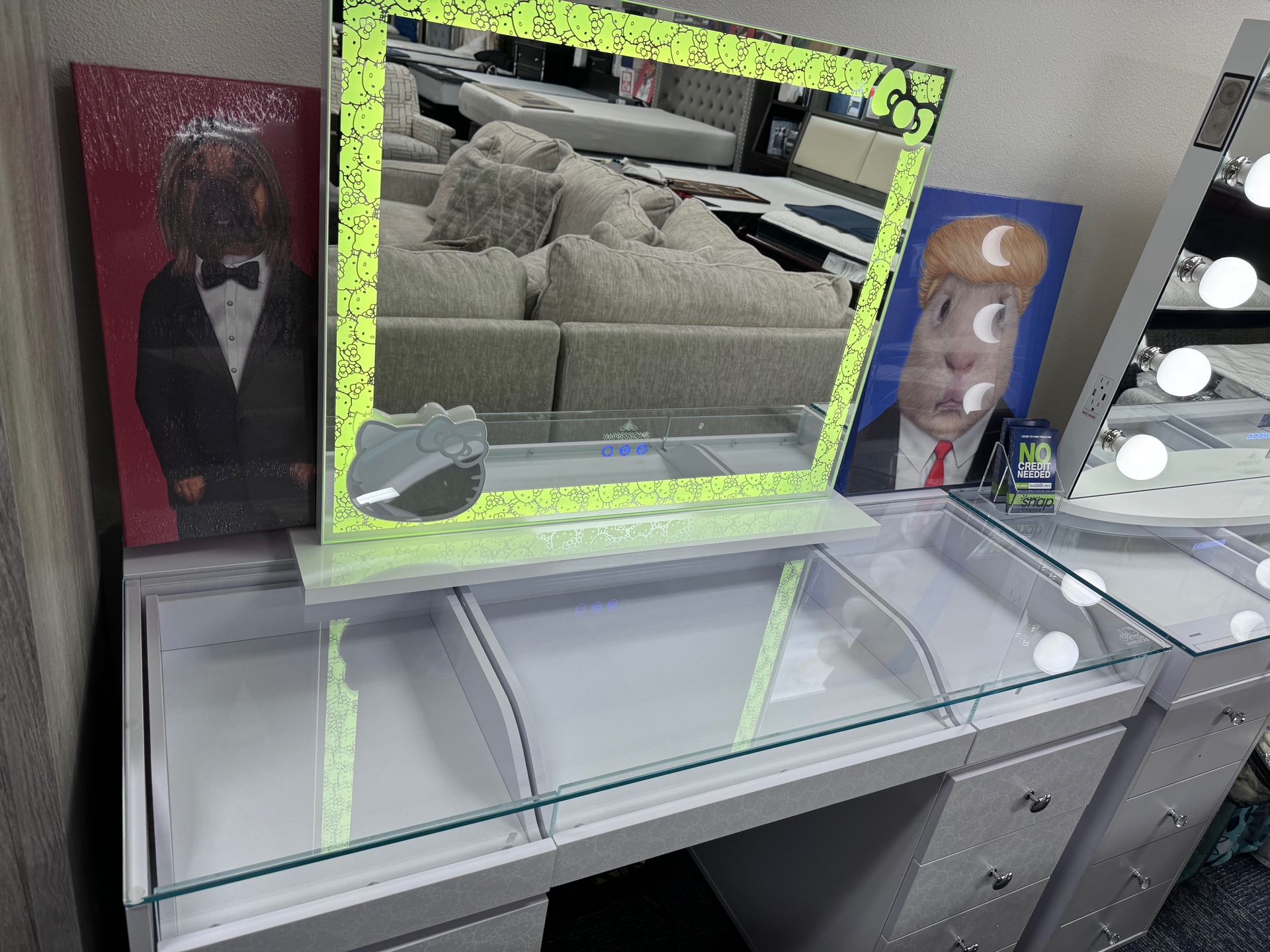 Hello Kitty Vanity ((( No Credit Needed))