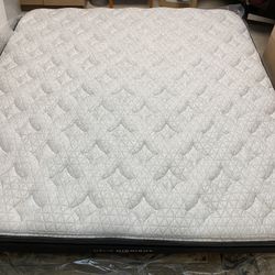 Helix Midnight Luxe King Mattress 
