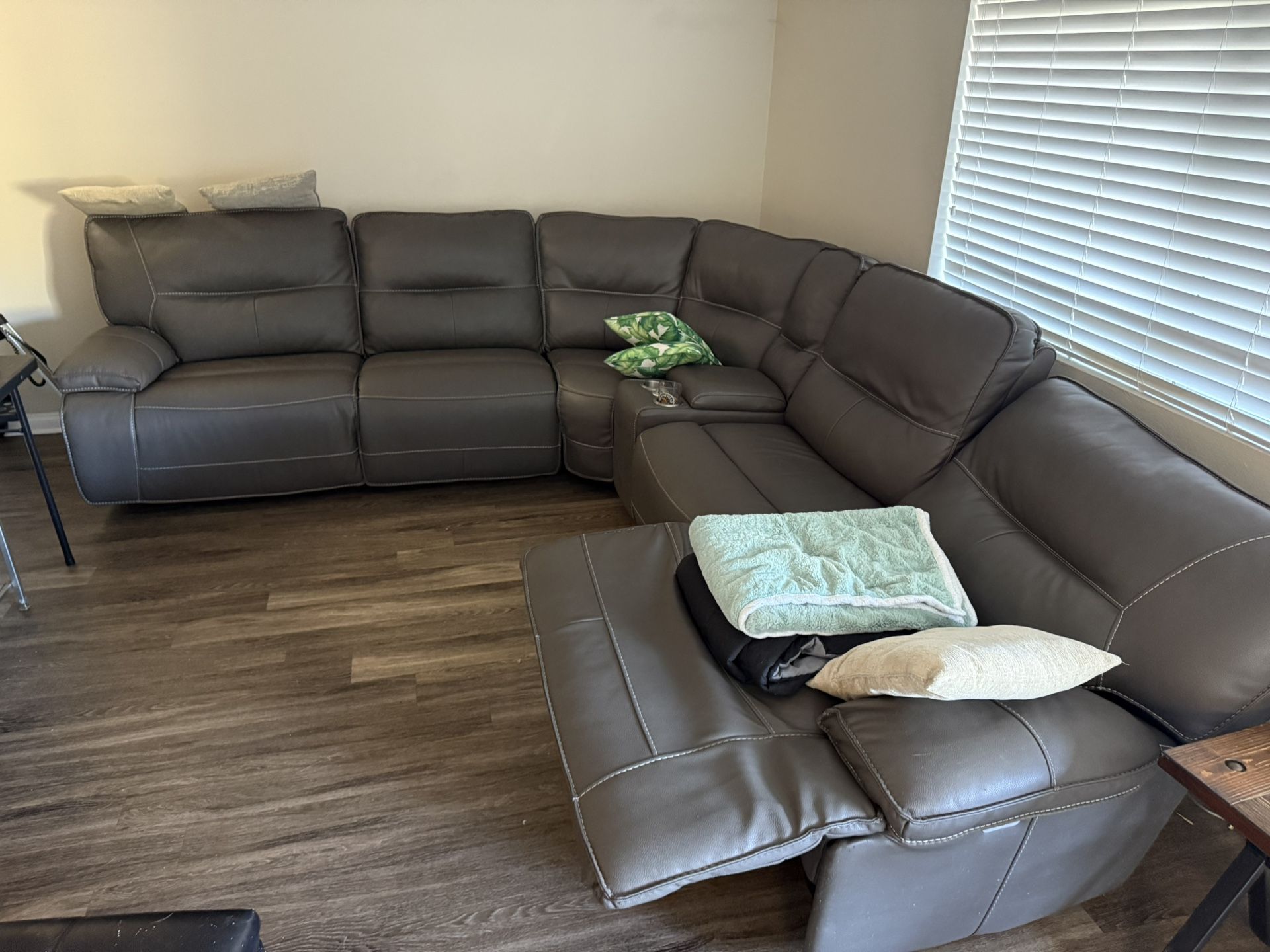 Couch With Recliners
