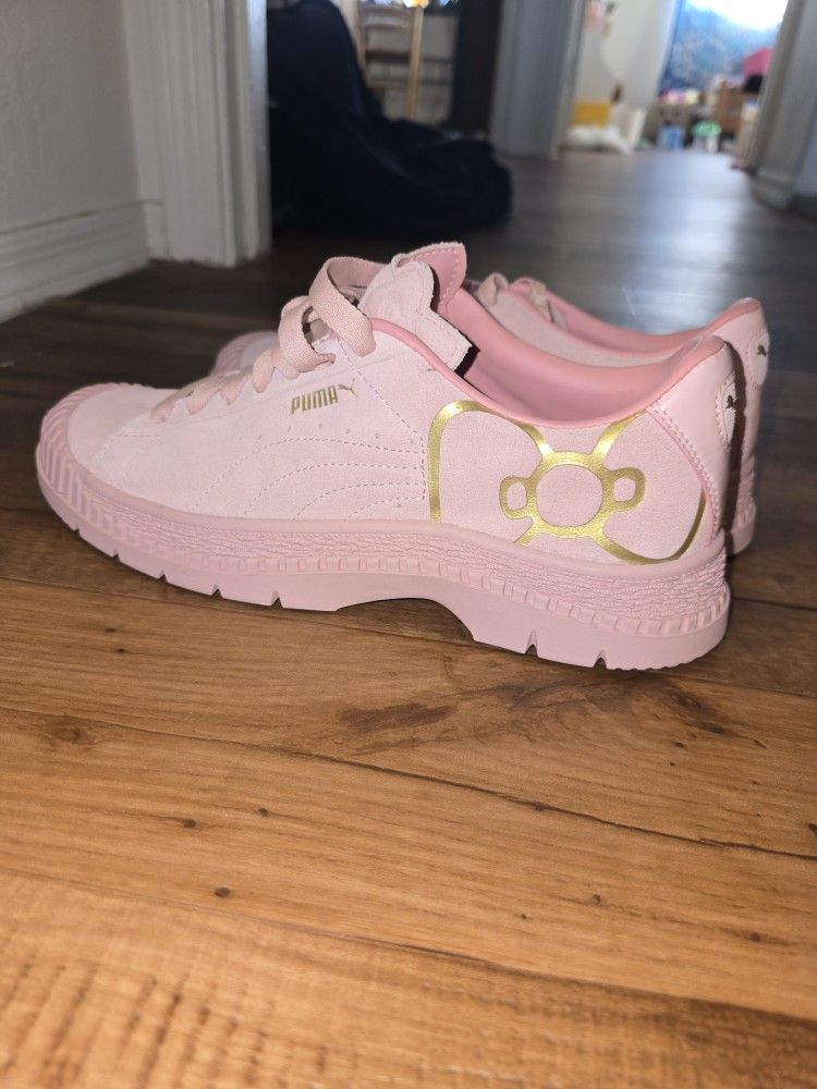 Hello Kitty Womens Pumas