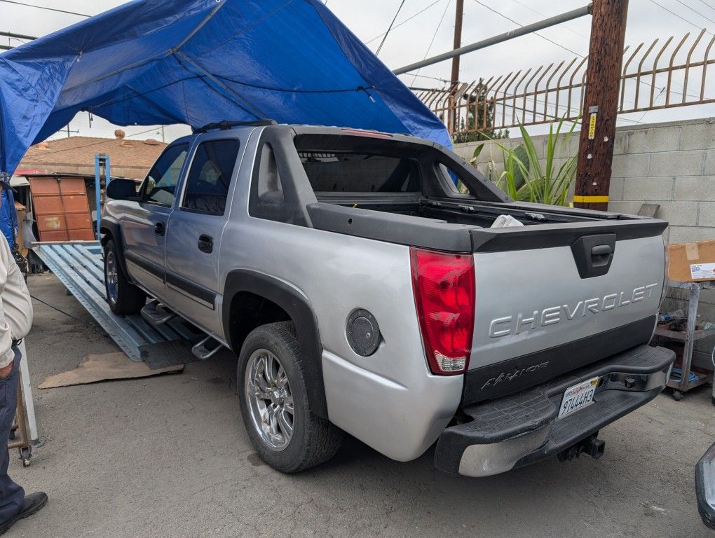2005 Chevy Avalanche wfdjnjc.com