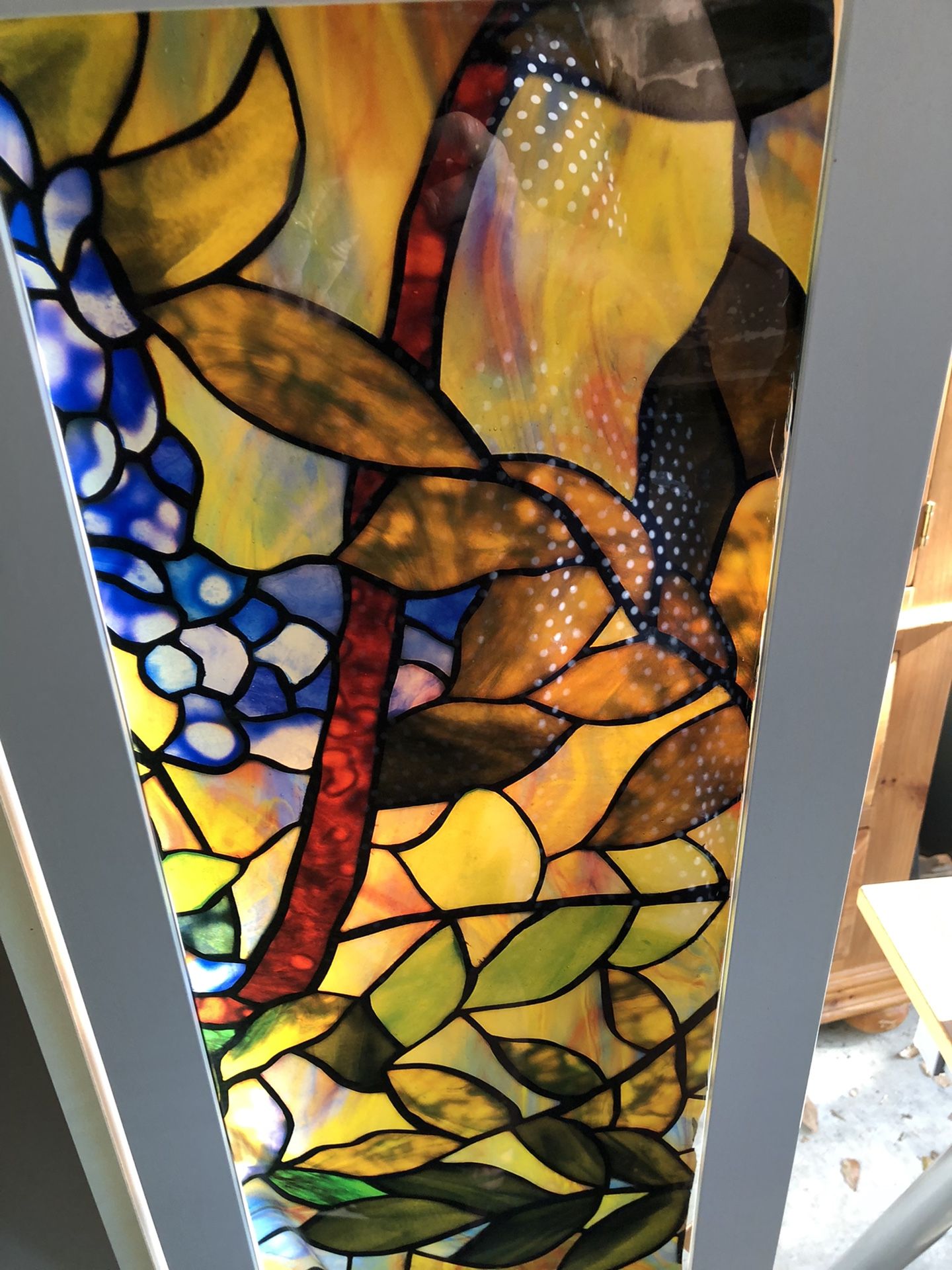 IKEA Style Double Glass Front Doors and 4 shelves.Tiffany Stained Glass Film can be removed.