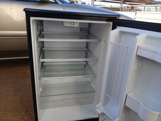 Mini Fregerator Bran Is Danby 33 1/2 Tall 21 1/4 Wide