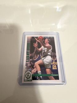 SkyBox 1992-93 NBA Hoops Larry Bird Base Set #10 Boston Celtics Card